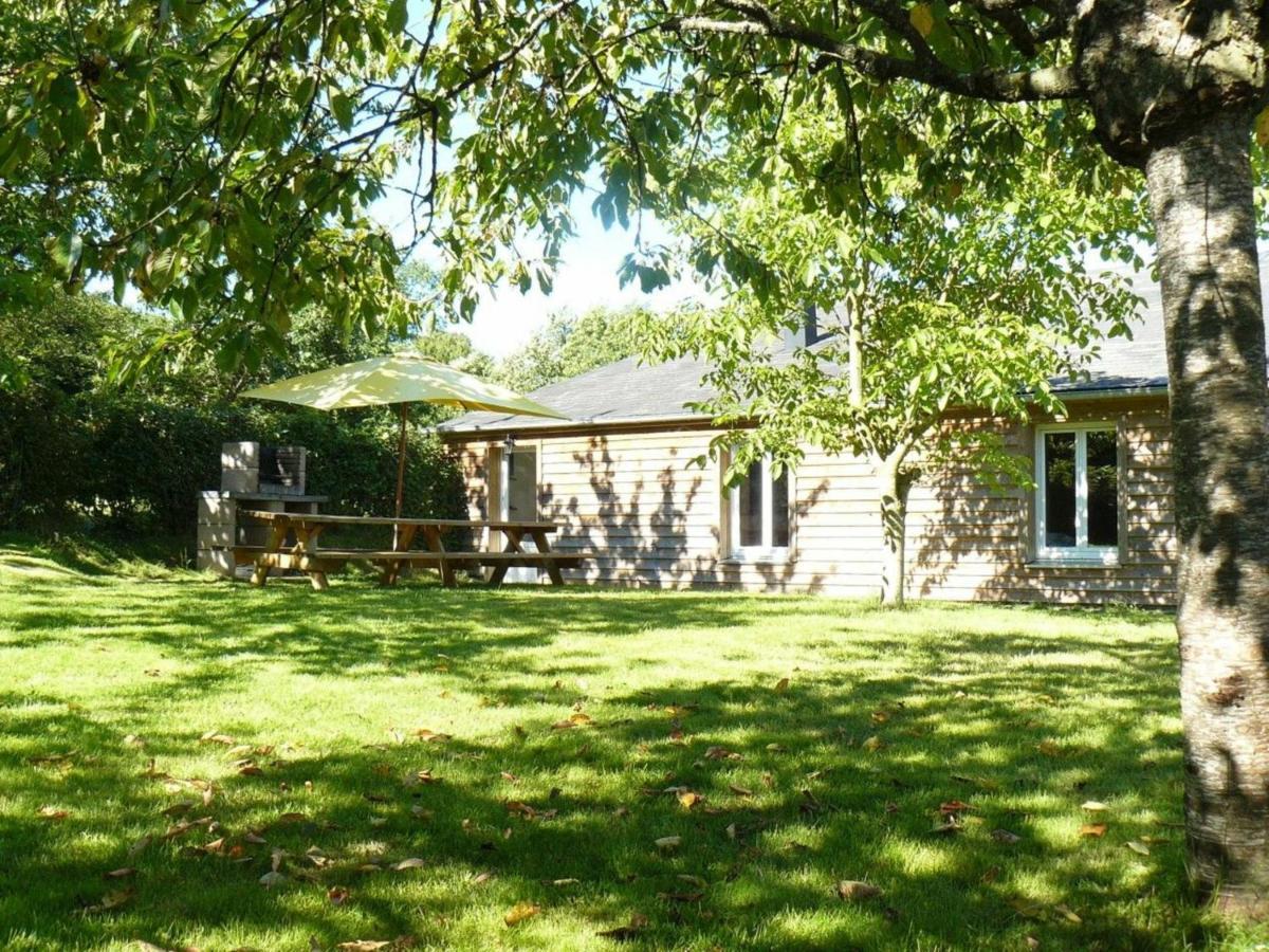 Gîte Saint-Léonard-des-Bois, 8 pièces, 15 personnes - FR-1-410-224 Exterior foto